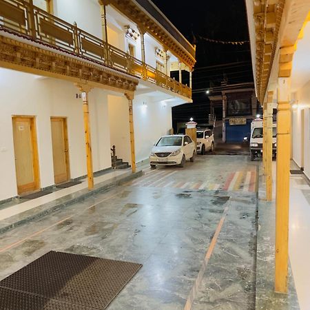 Hotel Dimbir Regency Léh Exteriér fotografie