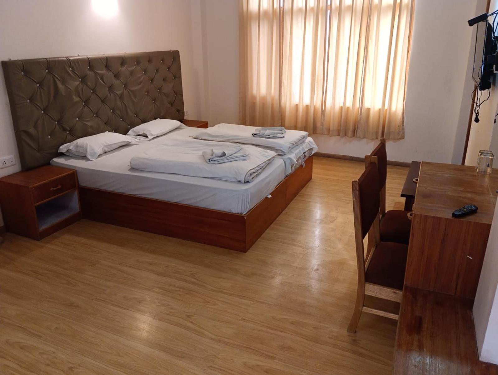 Hotel Dimbir Regency Léh Exteriér fotografie