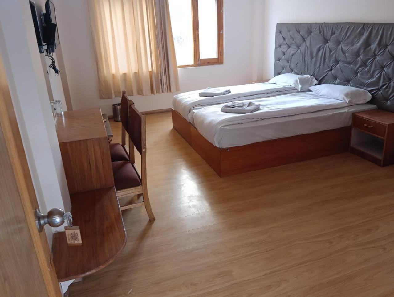 Hotel Dimbir Regency Léh Exteriér fotografie