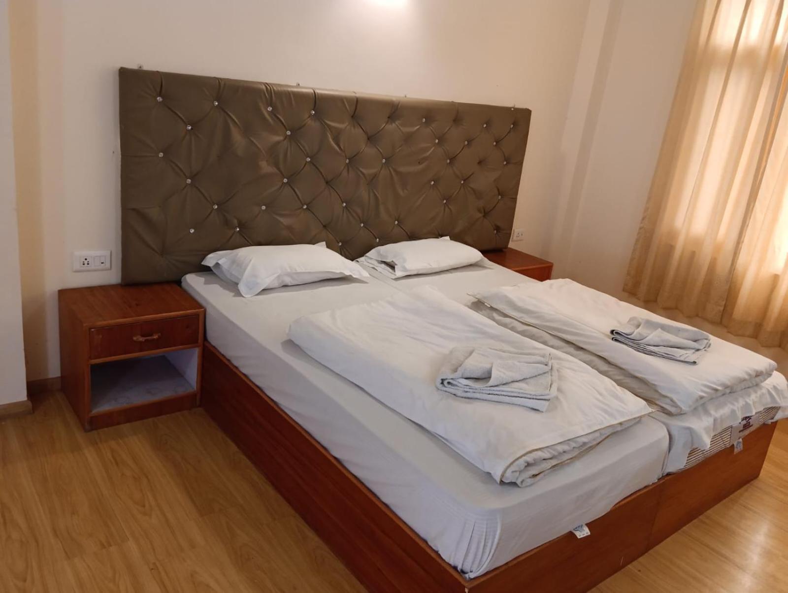 Hotel Dimbir Regency Léh Exteriér fotografie